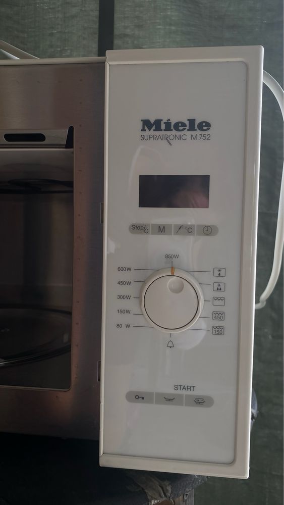 Microonda Miele M 752