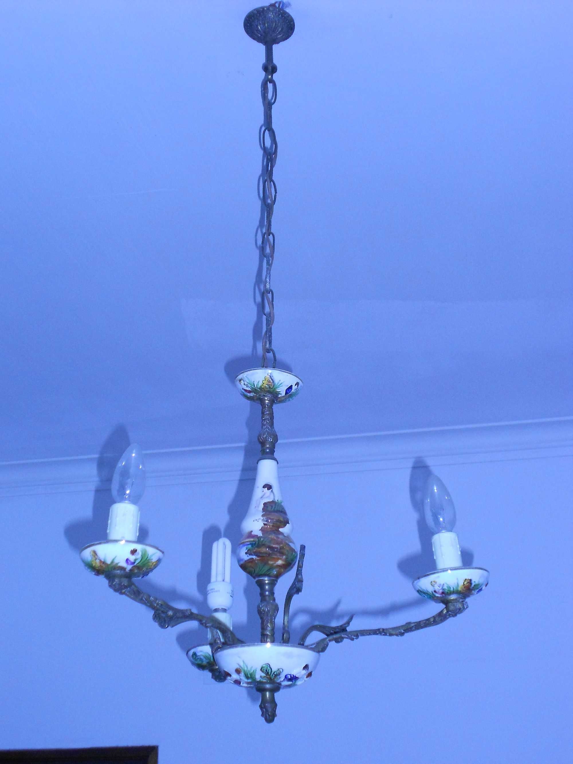 Candeeiro Antigo de Ferro e Porcelana