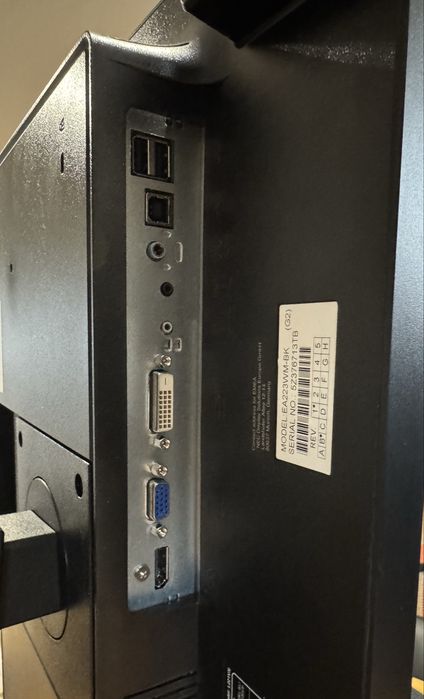 Monitory LED 3xNEC/1xLG