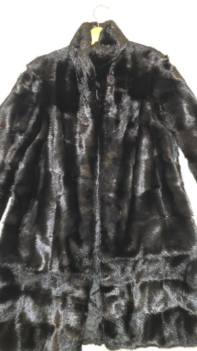 Натуральна норкова шуба, чорного кольору