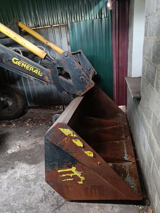 Погрузчик ЮМЗ фронтальный