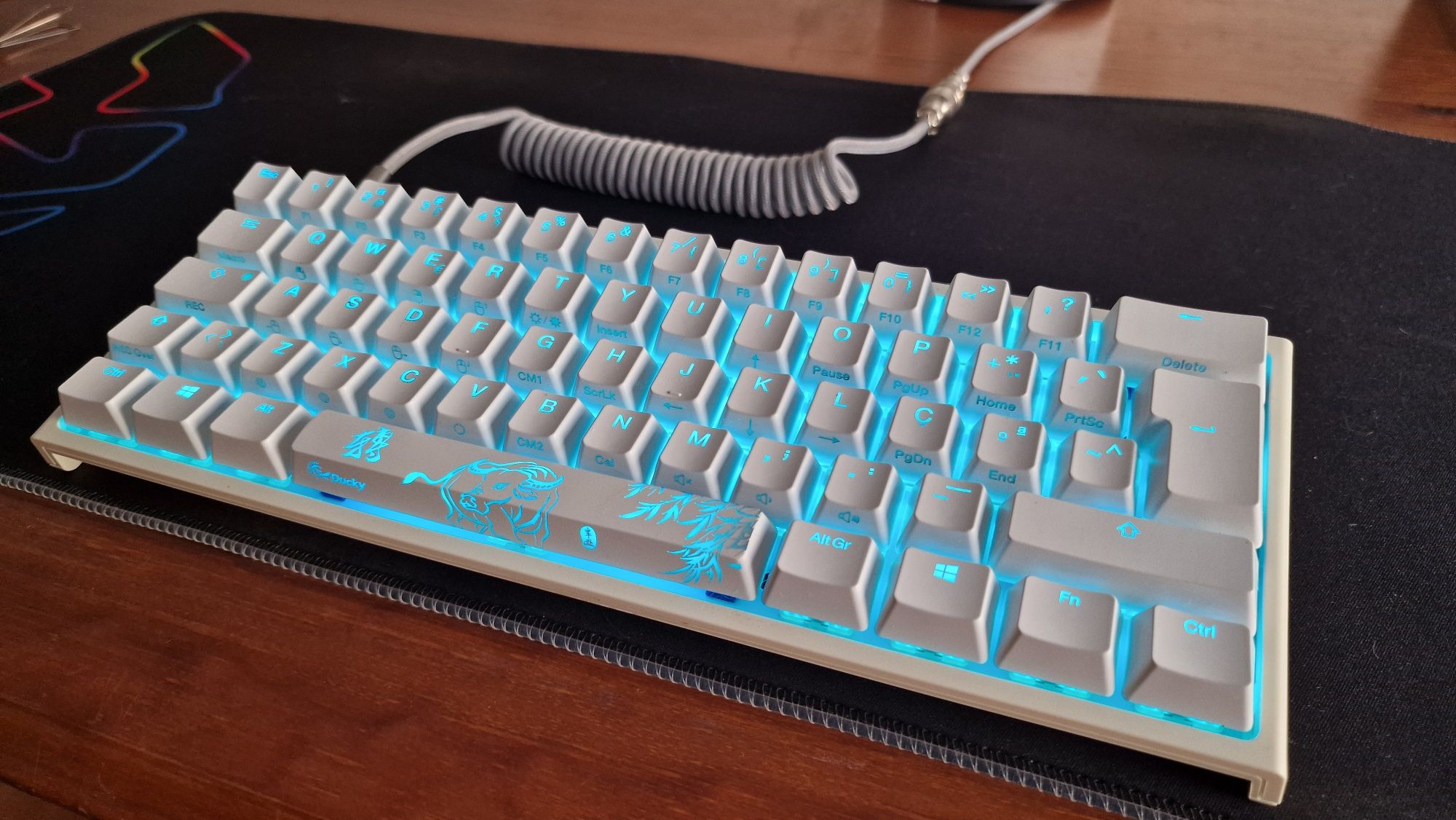 Teclado Ducky One 2 Mini + Cabo aviator