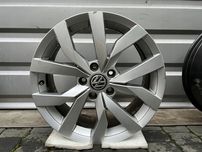 ORYGINALNA Felga Volkswagen 17" 7,0" ET 49 5x112 5G0.601.025.CR Golf
