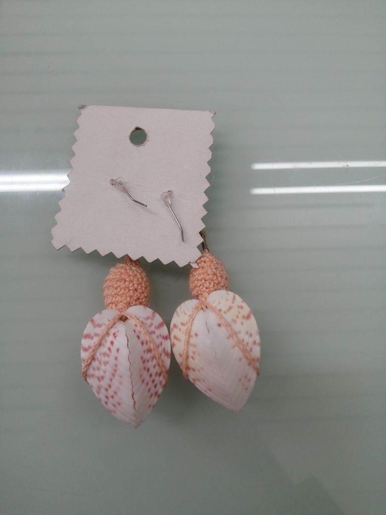 Brincos com conchas