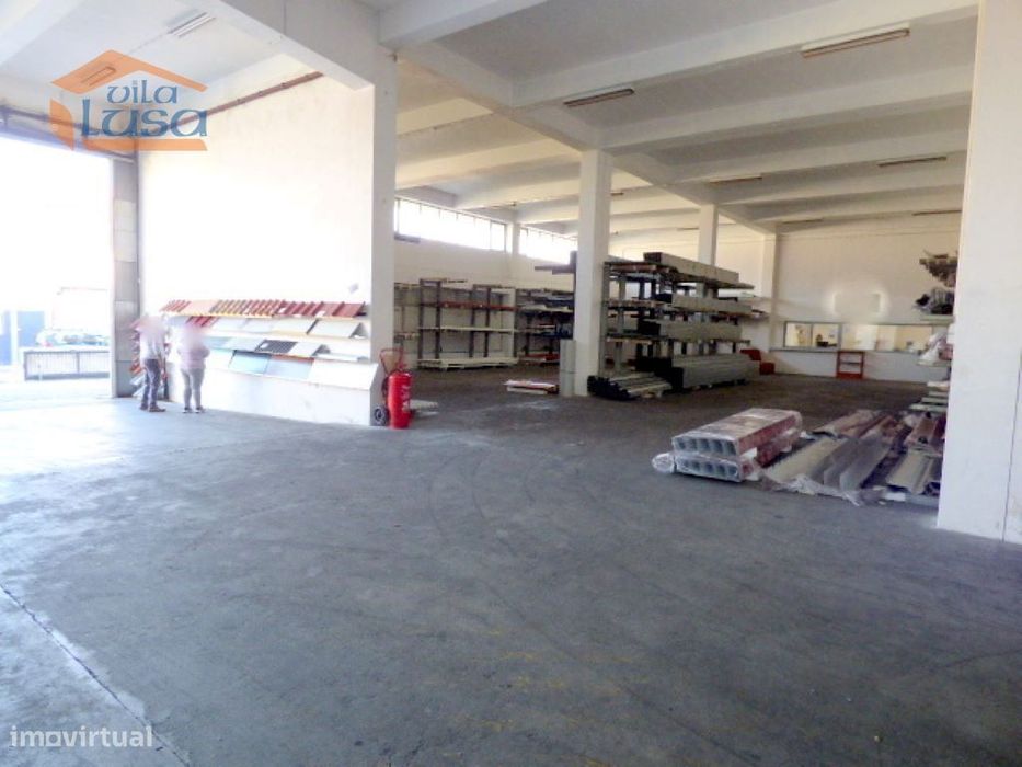 Armazém 8.000 m2 de área coberta Vila Nova de Gaia
