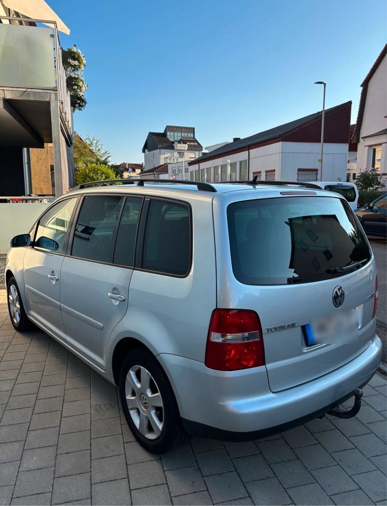 Автомобіль volkswagen touran