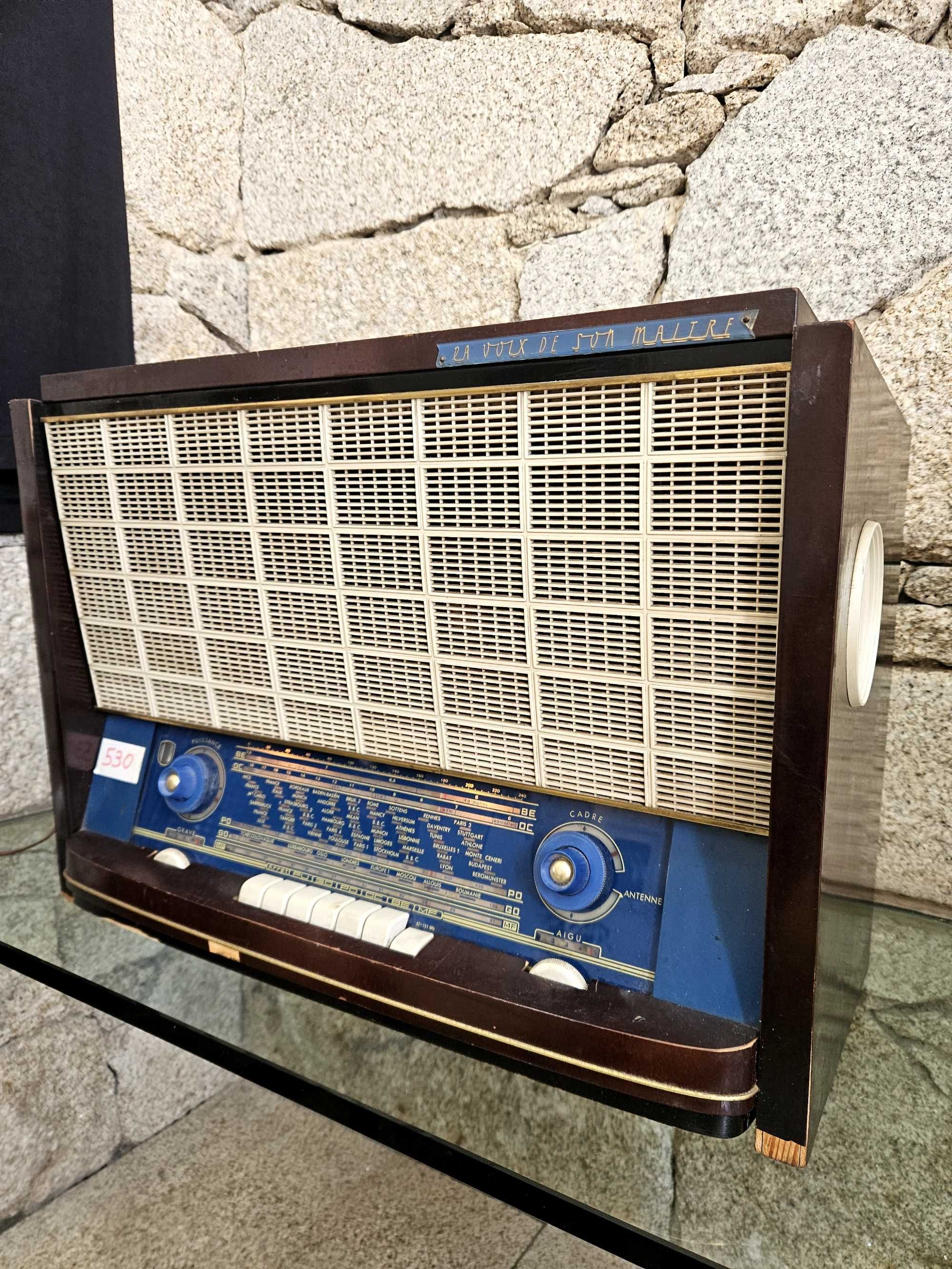 Rádio La Voix de Son Maitre