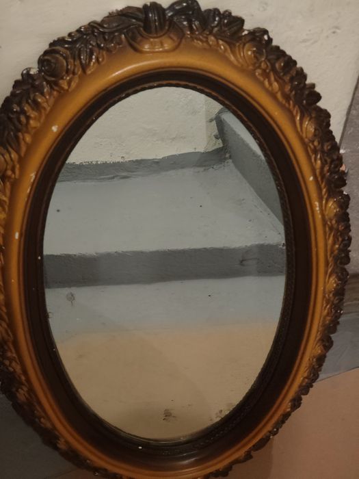 Stare lustro ale w dobrym stanie.