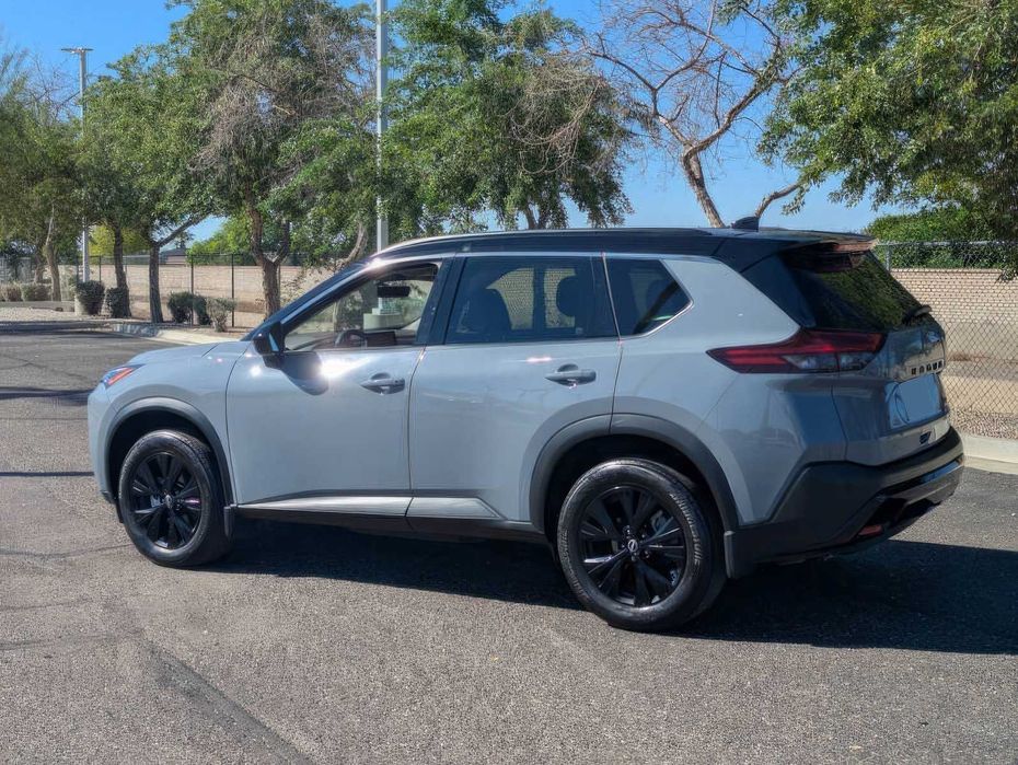 Nissan Rogue SV      2023