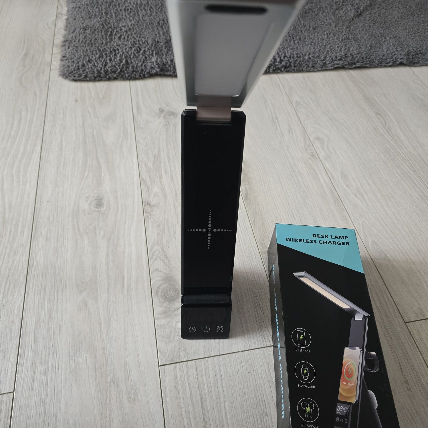 Lampka 5w1 z funkcją budzika oraz ładowarką bezprzewodową dla telefonu