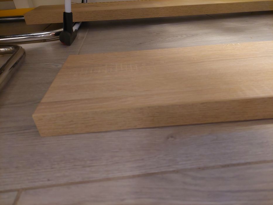 Półka na ścianę drewniana