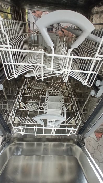 Продам посудомоечную машину Ariston LI48A