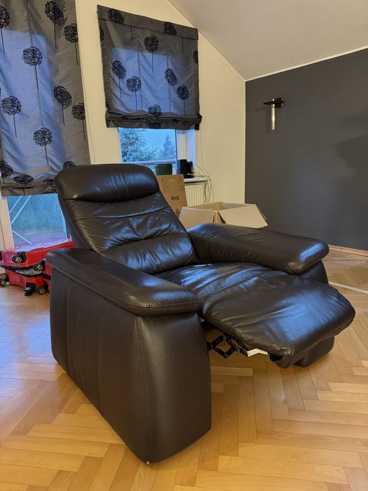 Skorzane fotele rozkladane- ciemny brąz. Dwie sztuki.