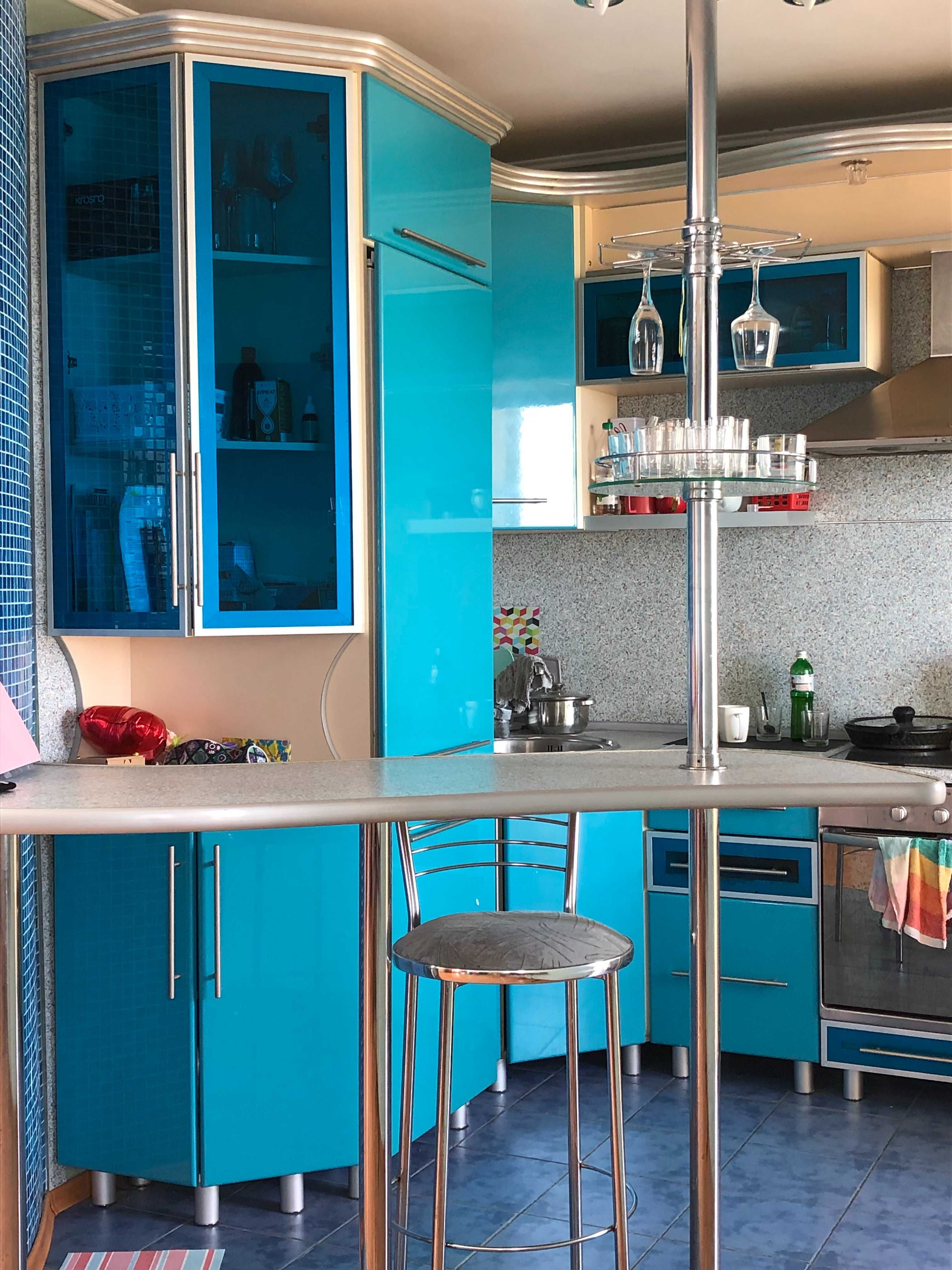 Продам: 2-х ком.кв.,ул.Приморская -17, общ.68м, прямой вид на МОРЕ.