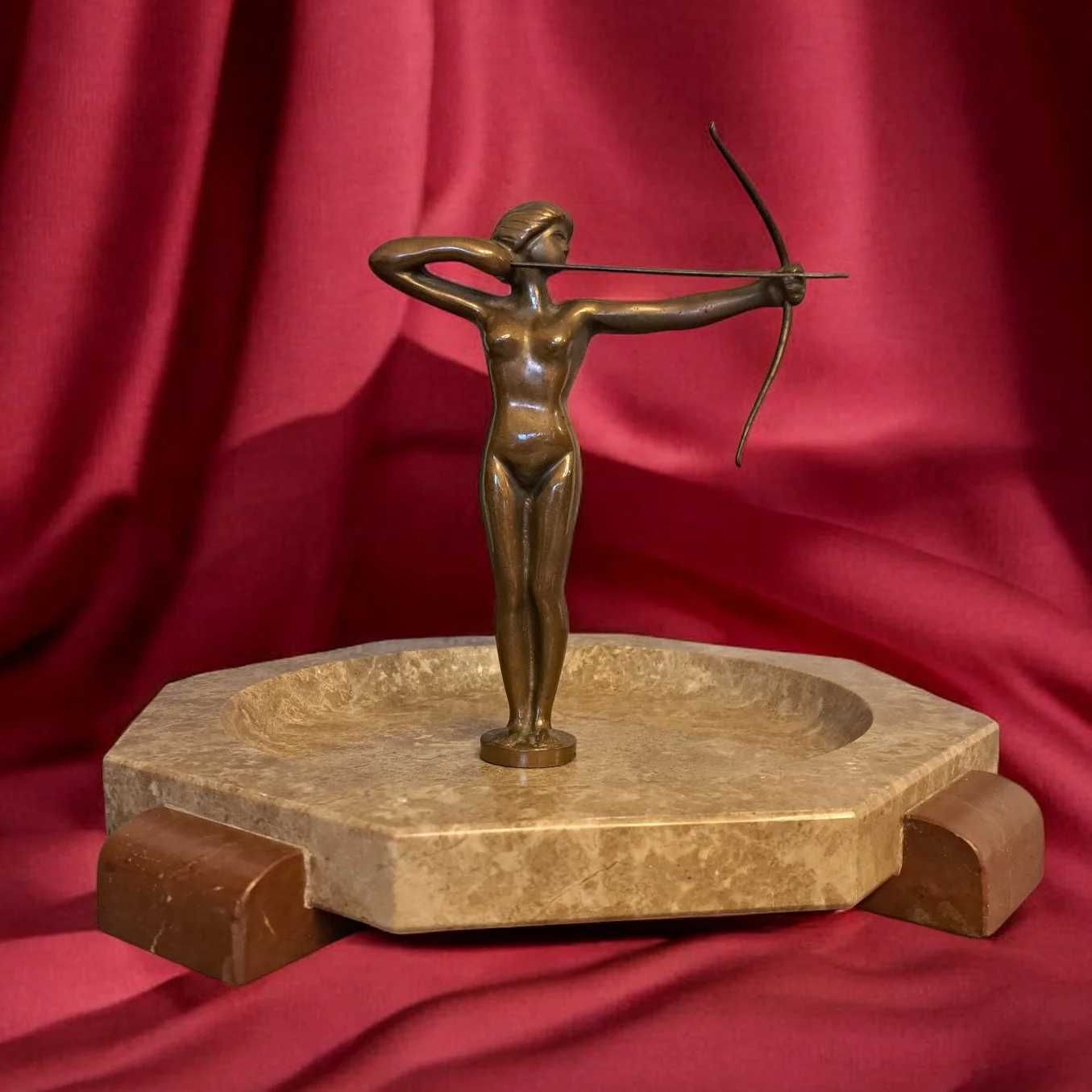 Patera z figurką łuczniczki, proj. F. Lepcke, Niemcy, Art Deco