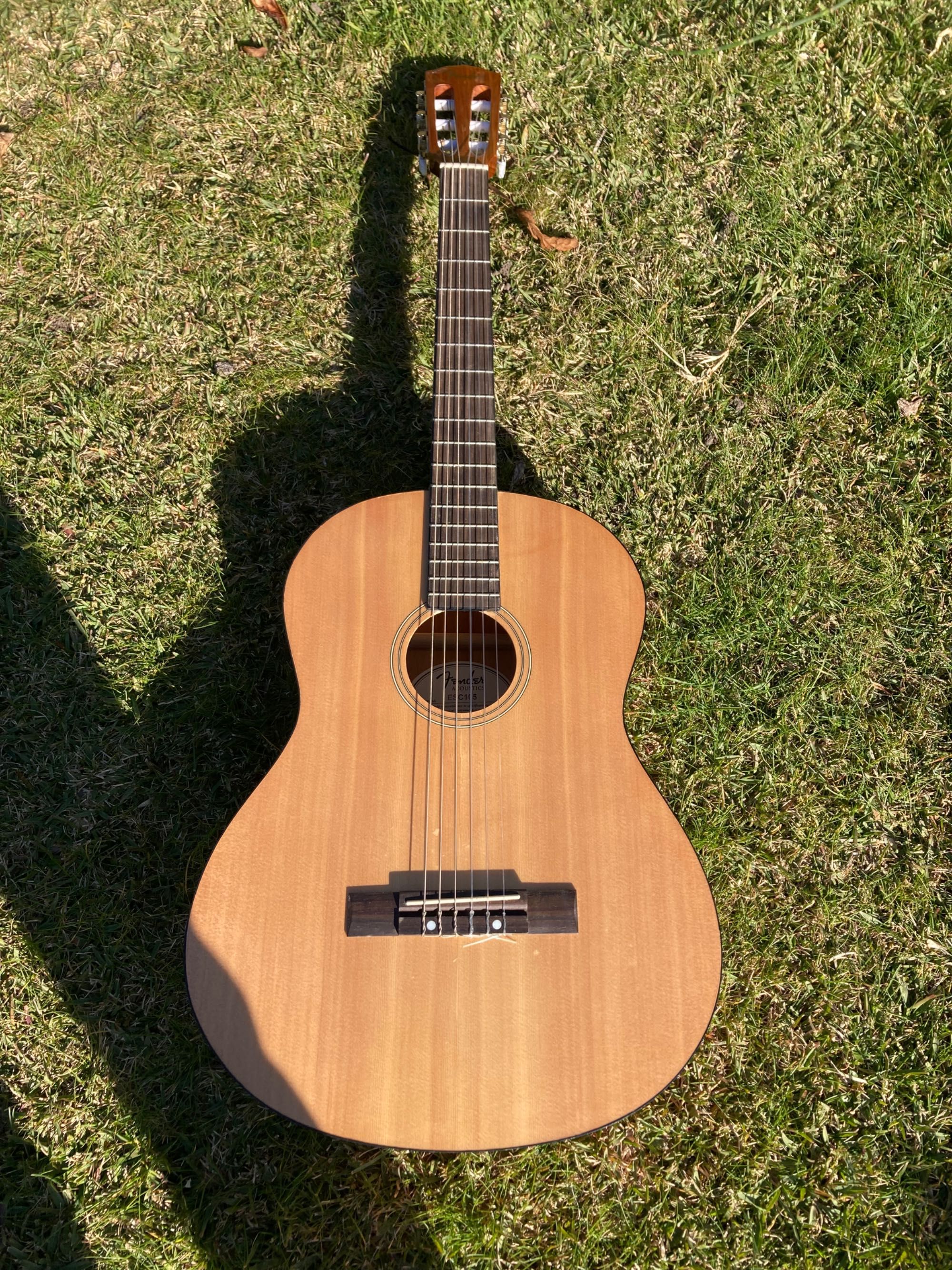 Viola Fender castanha