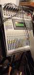Yamaha 01v digital mixer faders motorizados