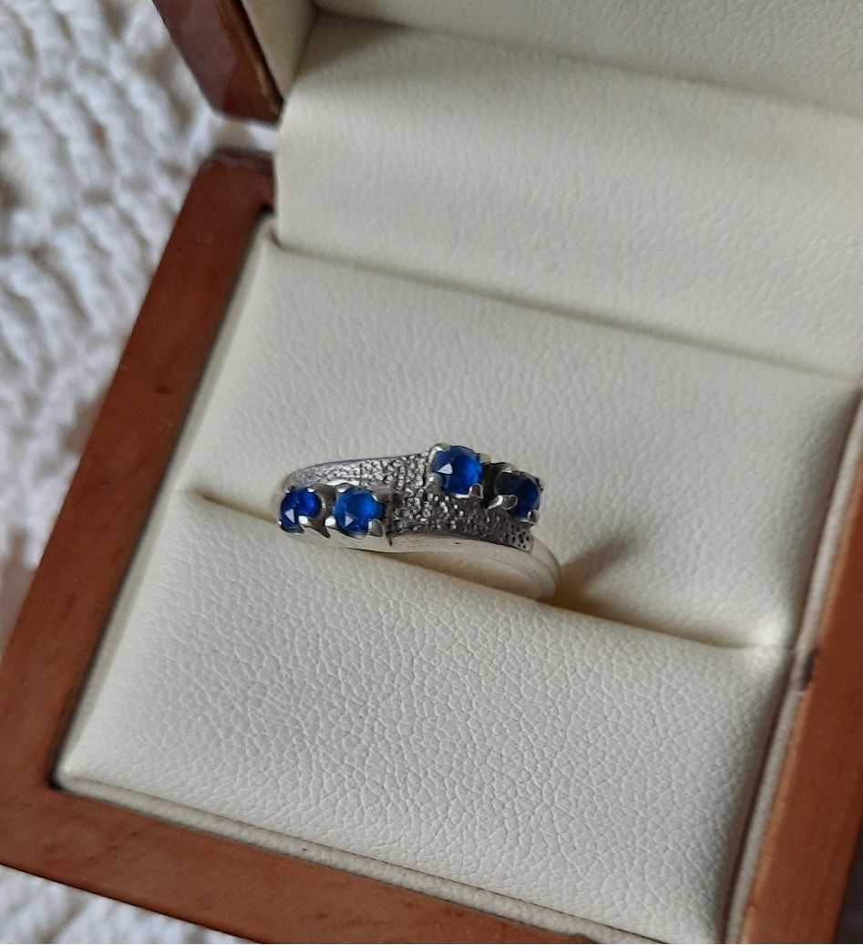 Warmet srebrny niebieskie kamienie pierścionek z kamieniami oczka 14