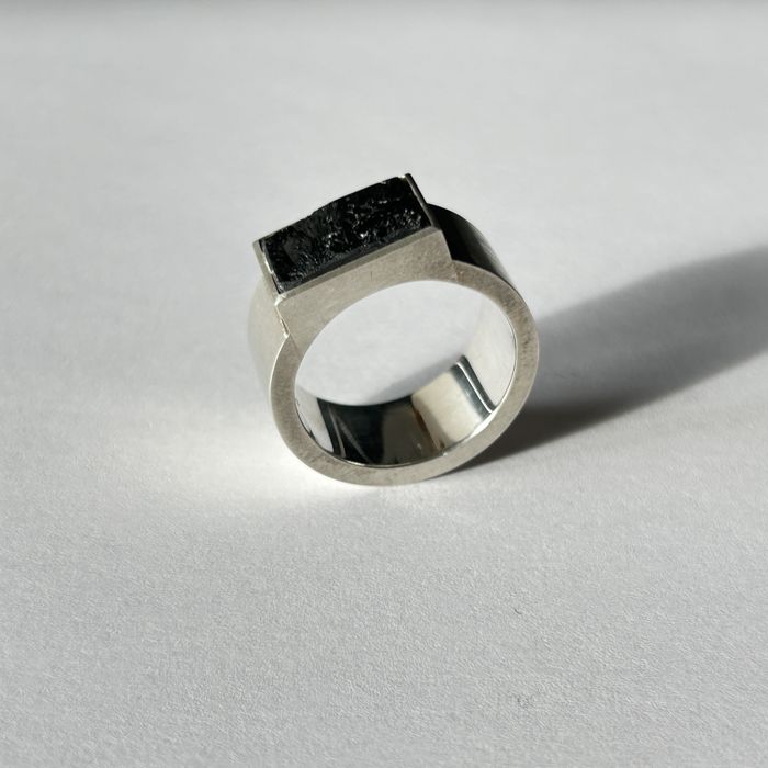Sygnet męski, Srebrny pierścień z czarnym kamieniem