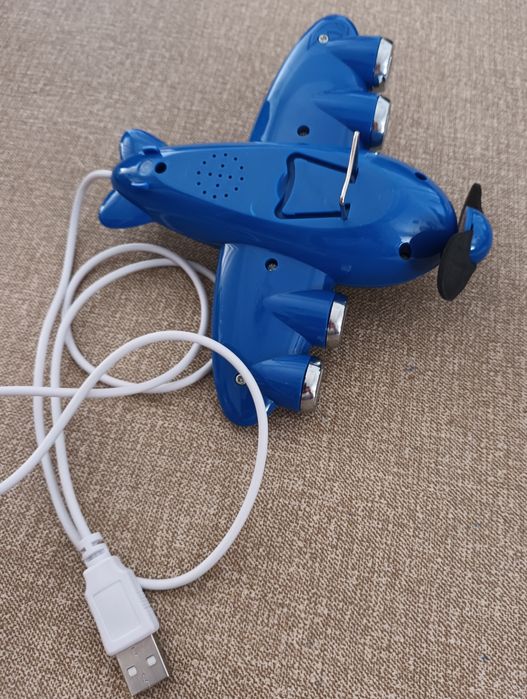 USB Fan with 4-Port USB Hub64172213184003122