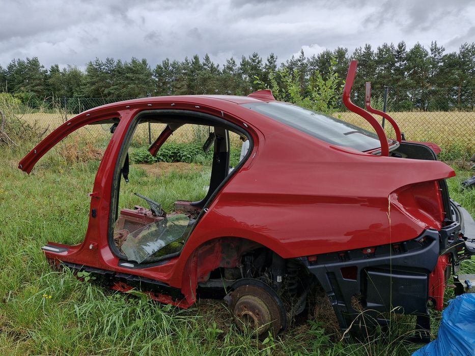 BMW F30 karoseria,dach,cwiartka, tył, progi.