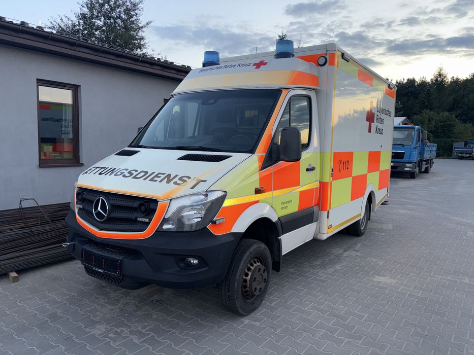 Mercedes - Benz. Sprinter 519 CDI. 4x4. Kamper. Karetka. Ambulans.