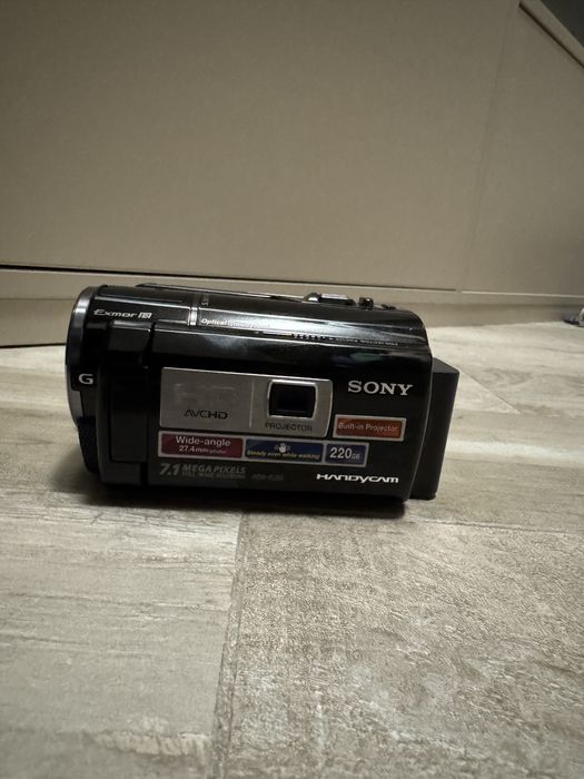 Цифровая видеокамера Sony HDR-PJ50E