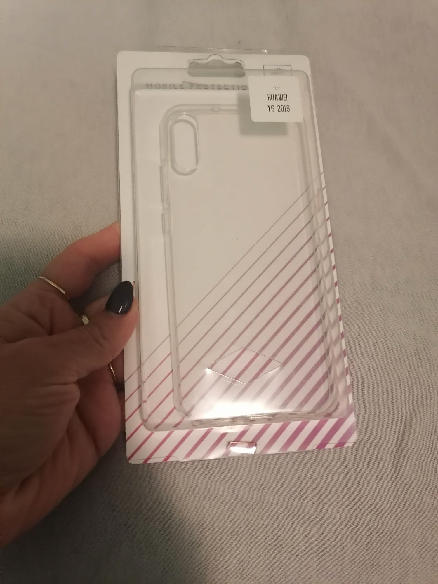 Nowe gumowe etui Huawei Y6 2019