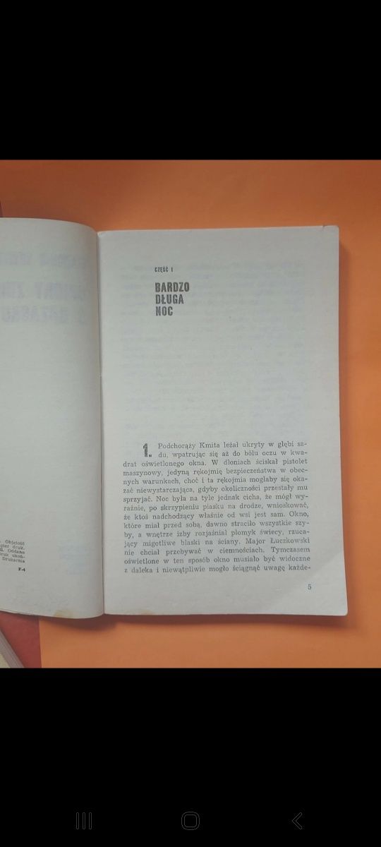 Książka UPIORY ZNIKAJĄ O BRZASKU 1988 rok OPOWIADANIE chistoryczne