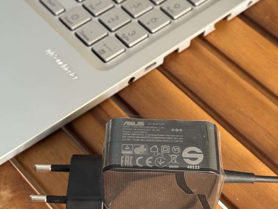 Caixa, teclado e carregador Asus Vivobook