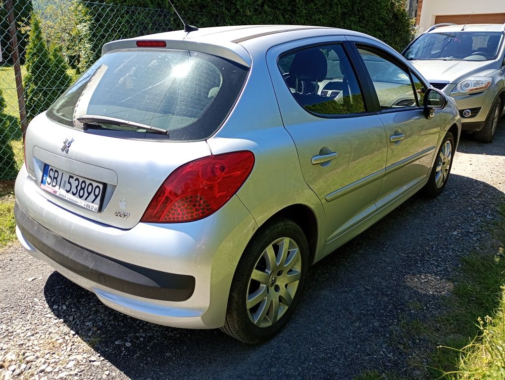 Peugeot 207 srebrny