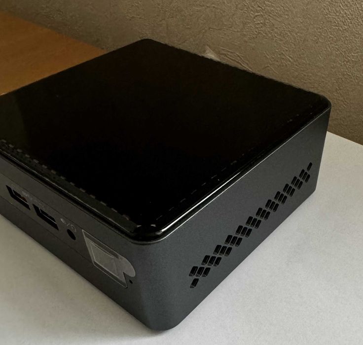 Intel NUC 7 Essential Kit NUC7PJYH. Працює від повербанка