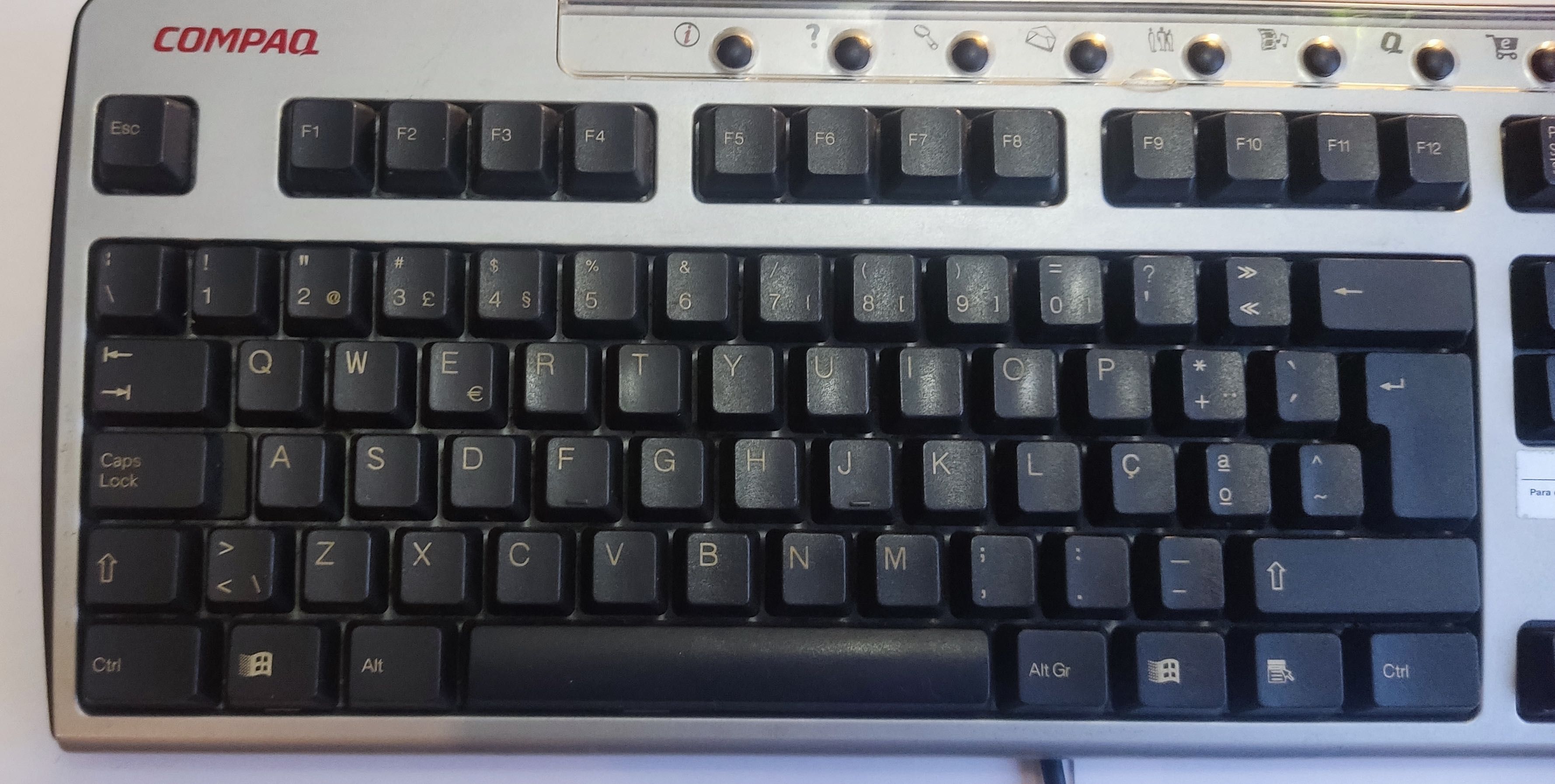 Teclado português Compaq PS2