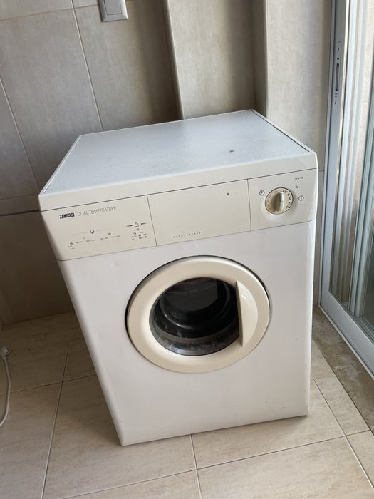 Maquina de Sacar Roupa Zanussi