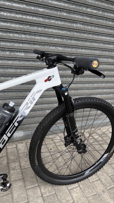 Bicicleta Berria Bravo (carbono)