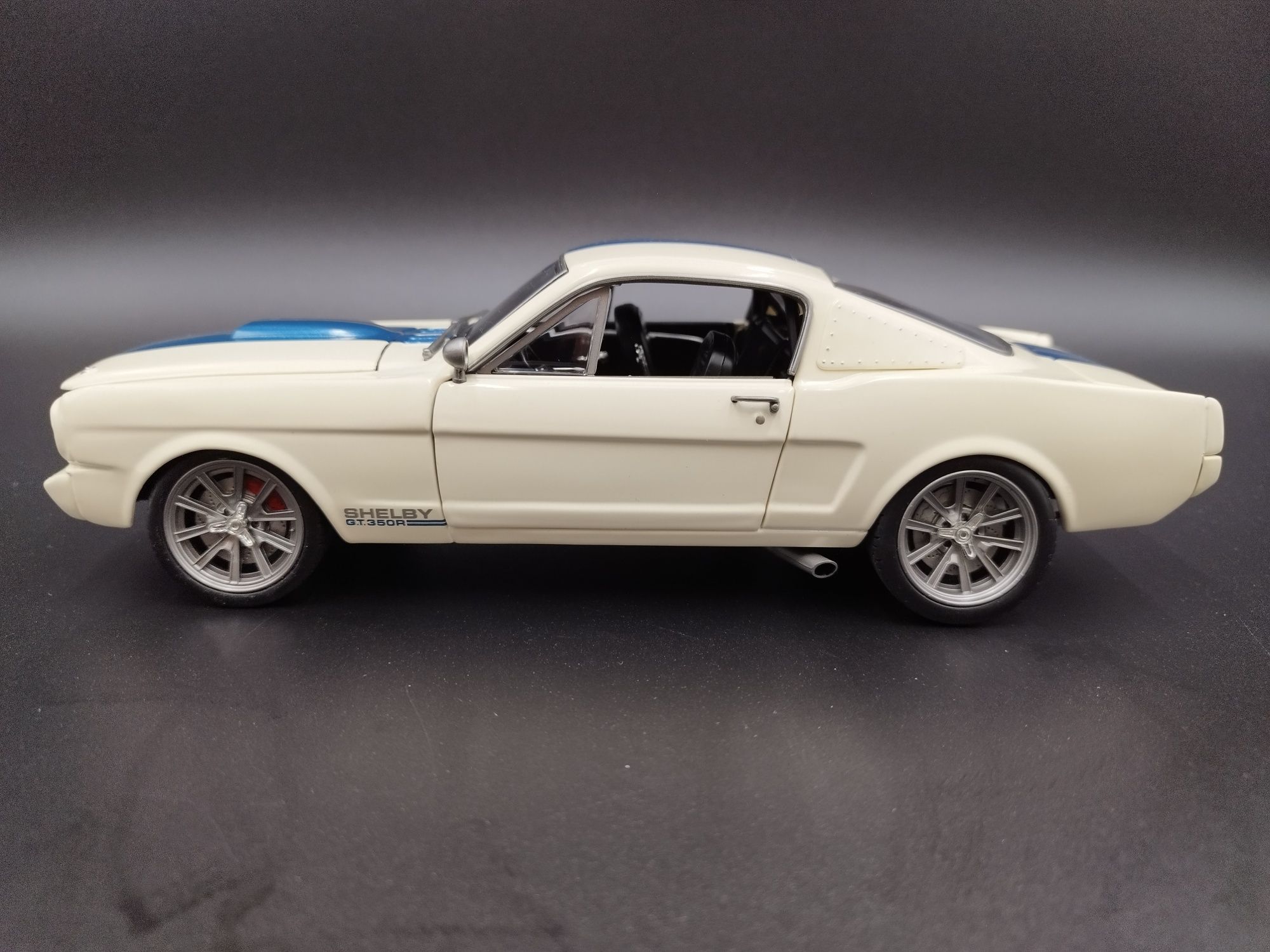 1:18 ACME Ford Mustang Shelby G.T 350R Street Fighter model