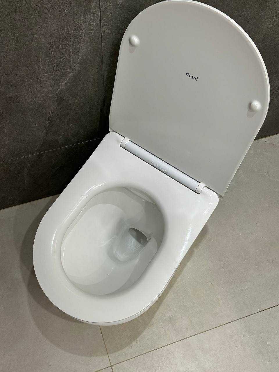 Унітаз підвісний DEVIT безобідковий зі сидінням Soft Close Quick-Fix