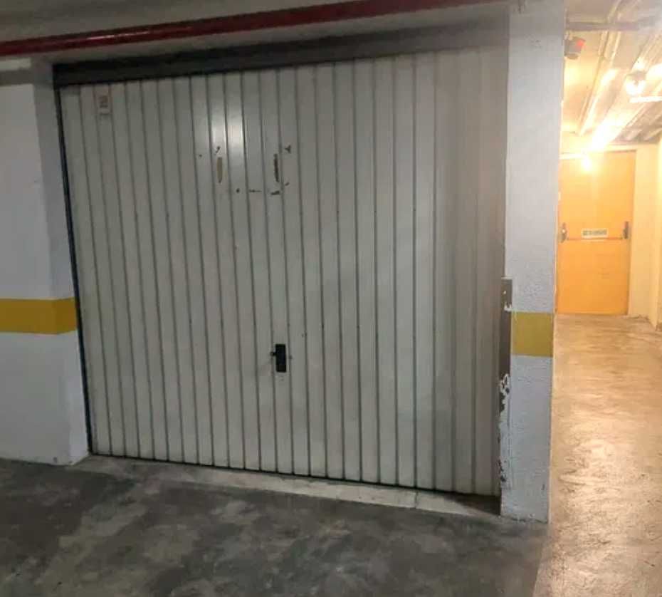 Amadora T2 com garagem totalmente renovado,como novo a estrear