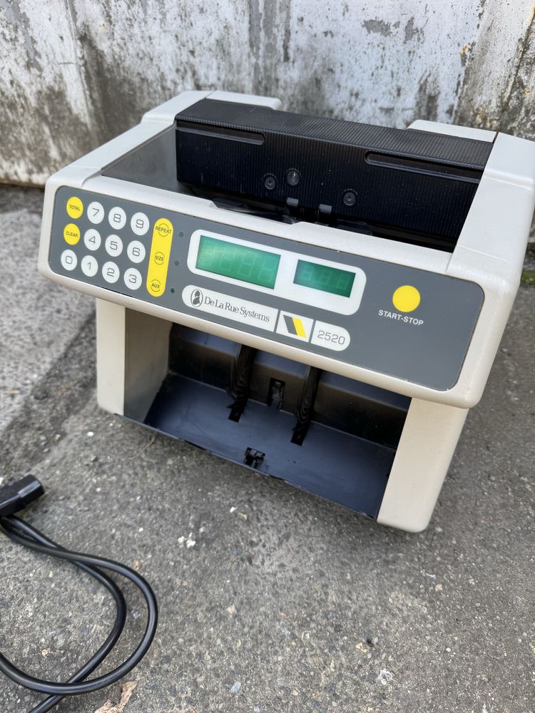 Машинка для денег De La Rue Systems 2520 счетная машина