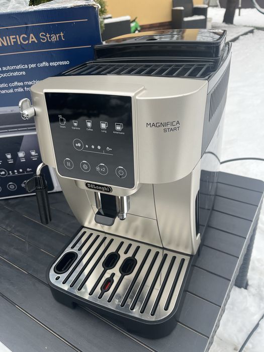 Кавомашина Delonghi Magnifica Start 2024 рік 9 місяць гарантія