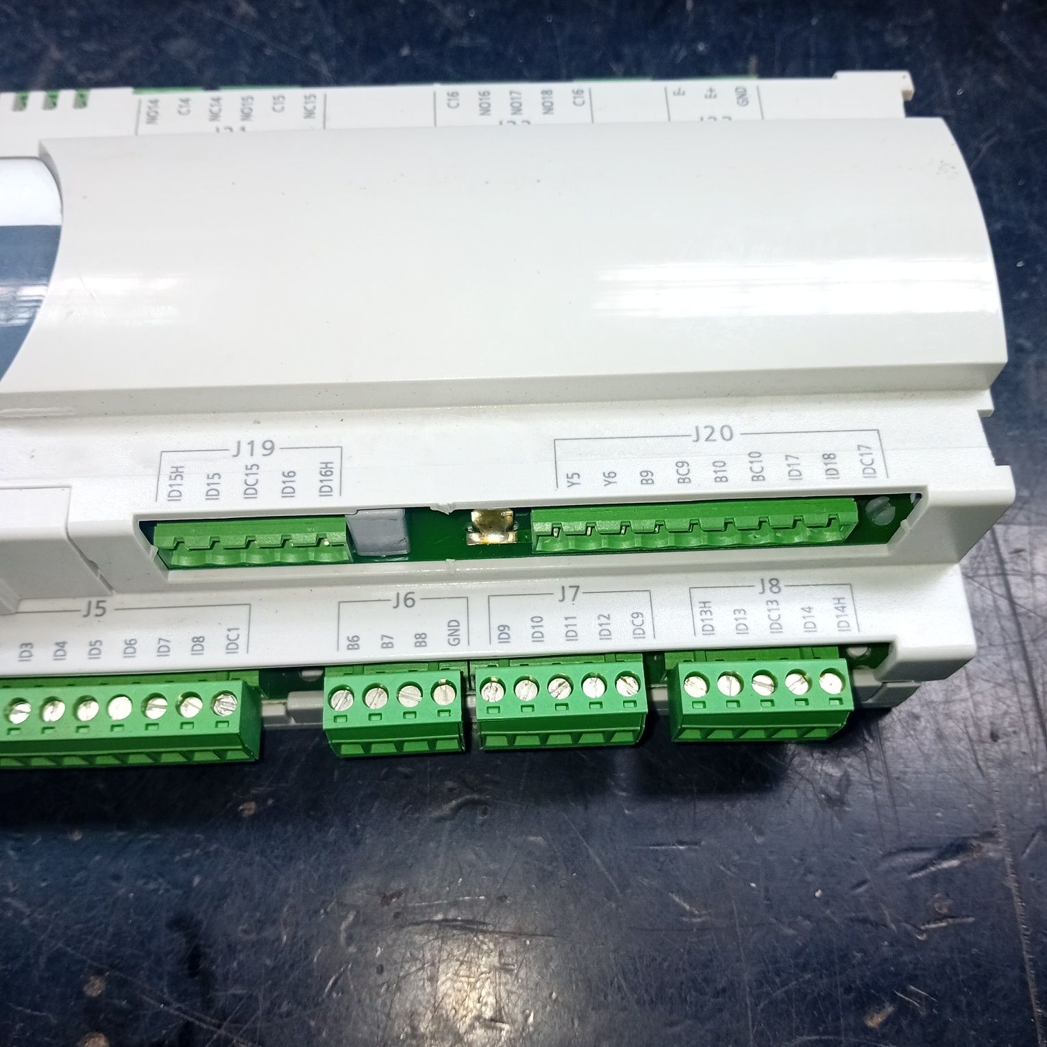 Controlador de chiller Carel