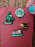 Conjunto 4 pins antigos