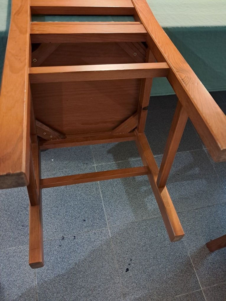 Mesa madeira extensível +4 cadeiras madeira