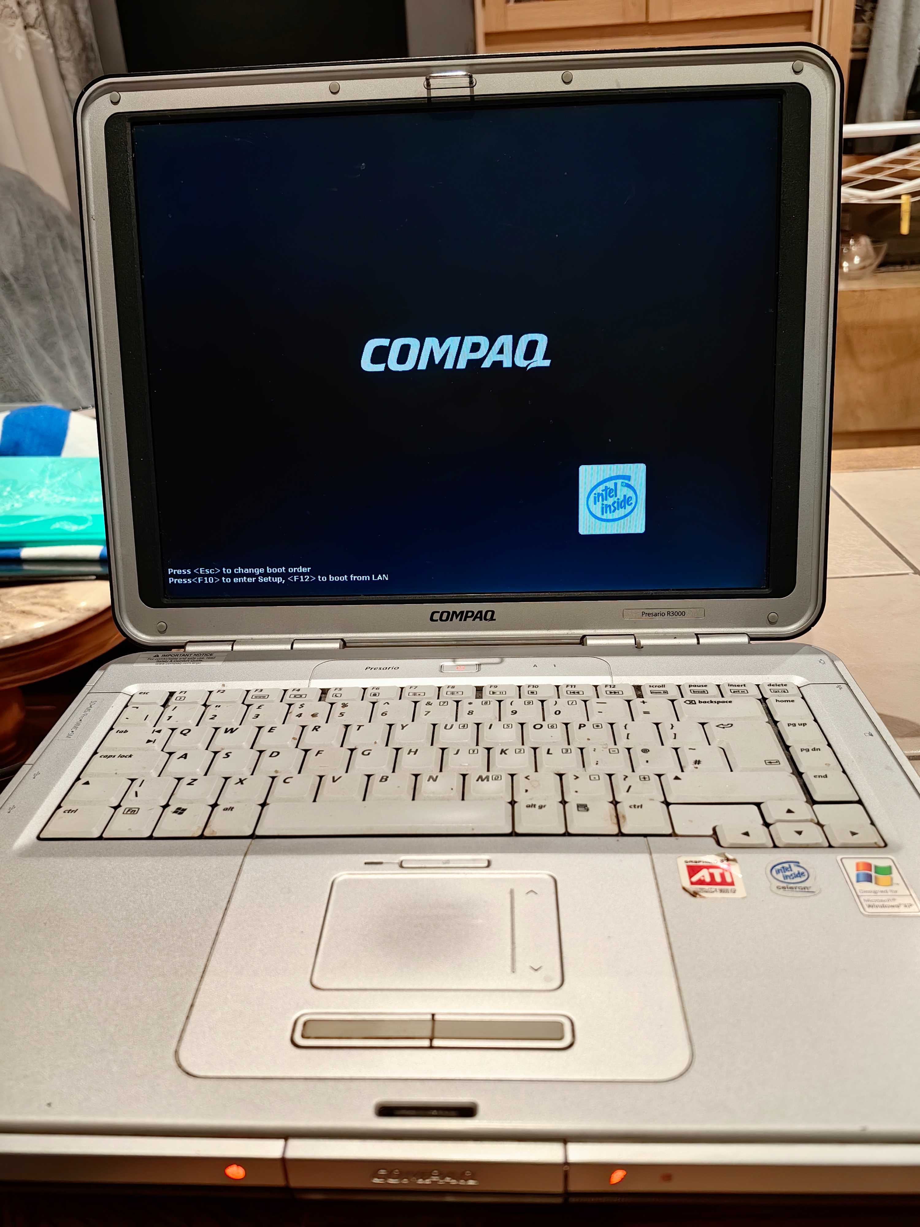Laptop Compaq Presario R3000 + torba na laptopa