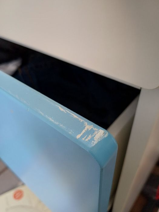Zestaw mebli dziecięcych plus łóżko z materacem