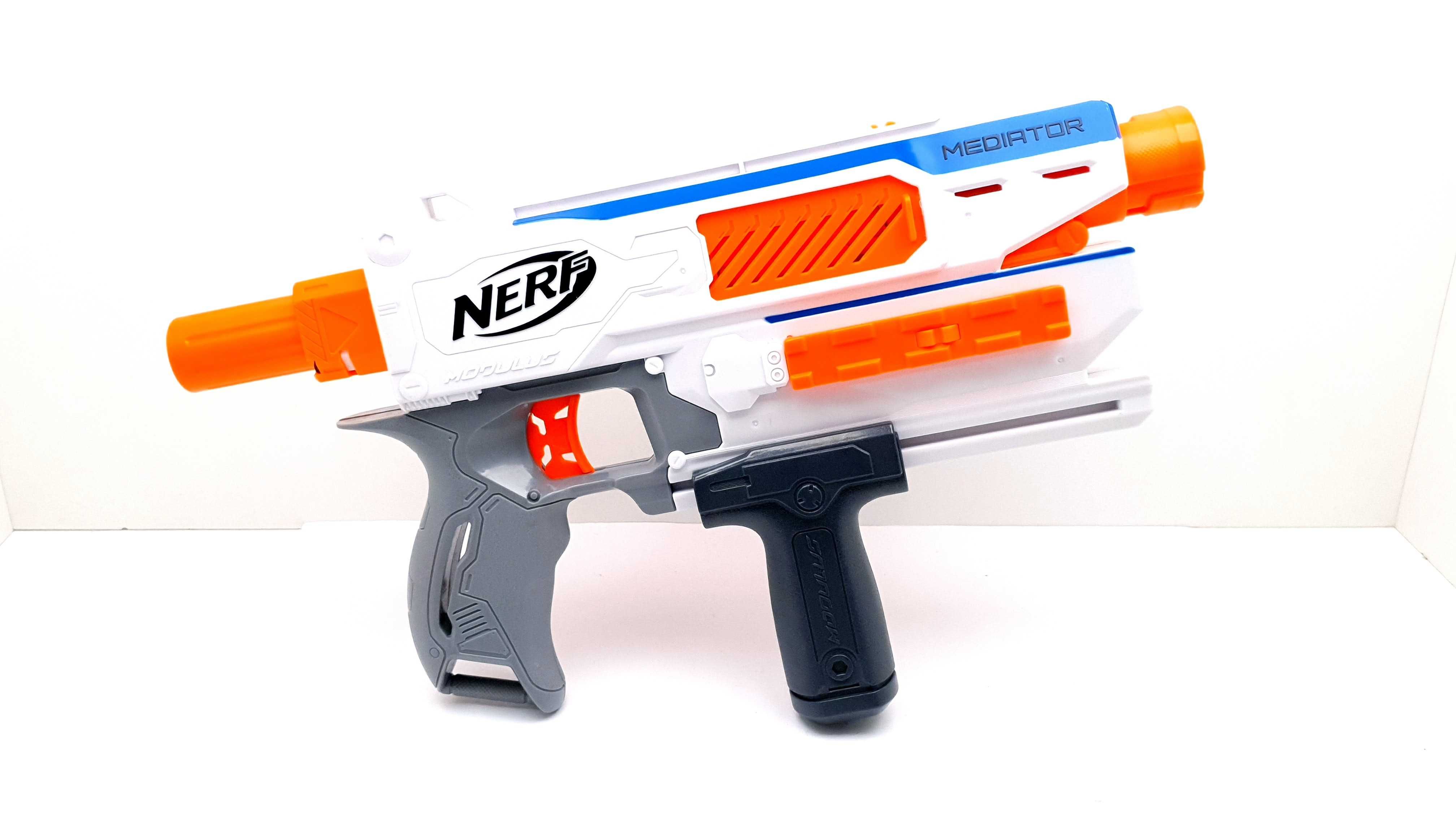 Nerf pistolet , mediator