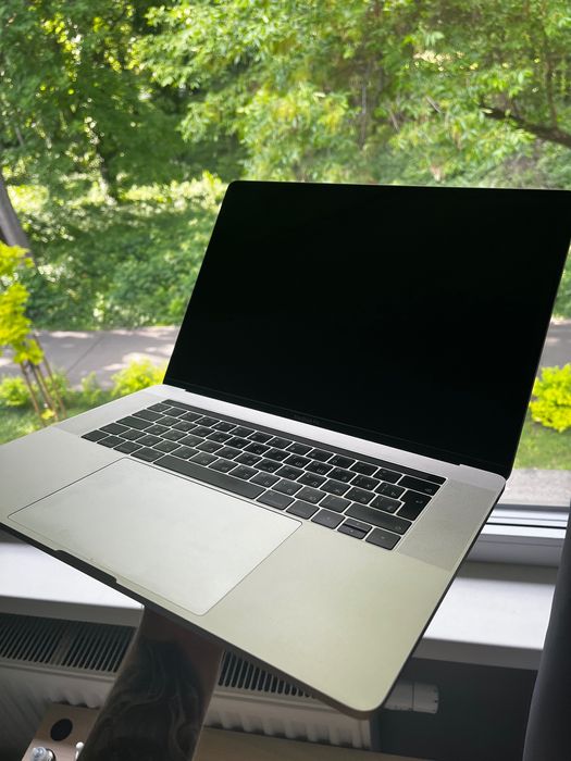 MacBook Pro 15 TouchBar (2019) | Core i7 + Radeon Pro | 16/256 gb