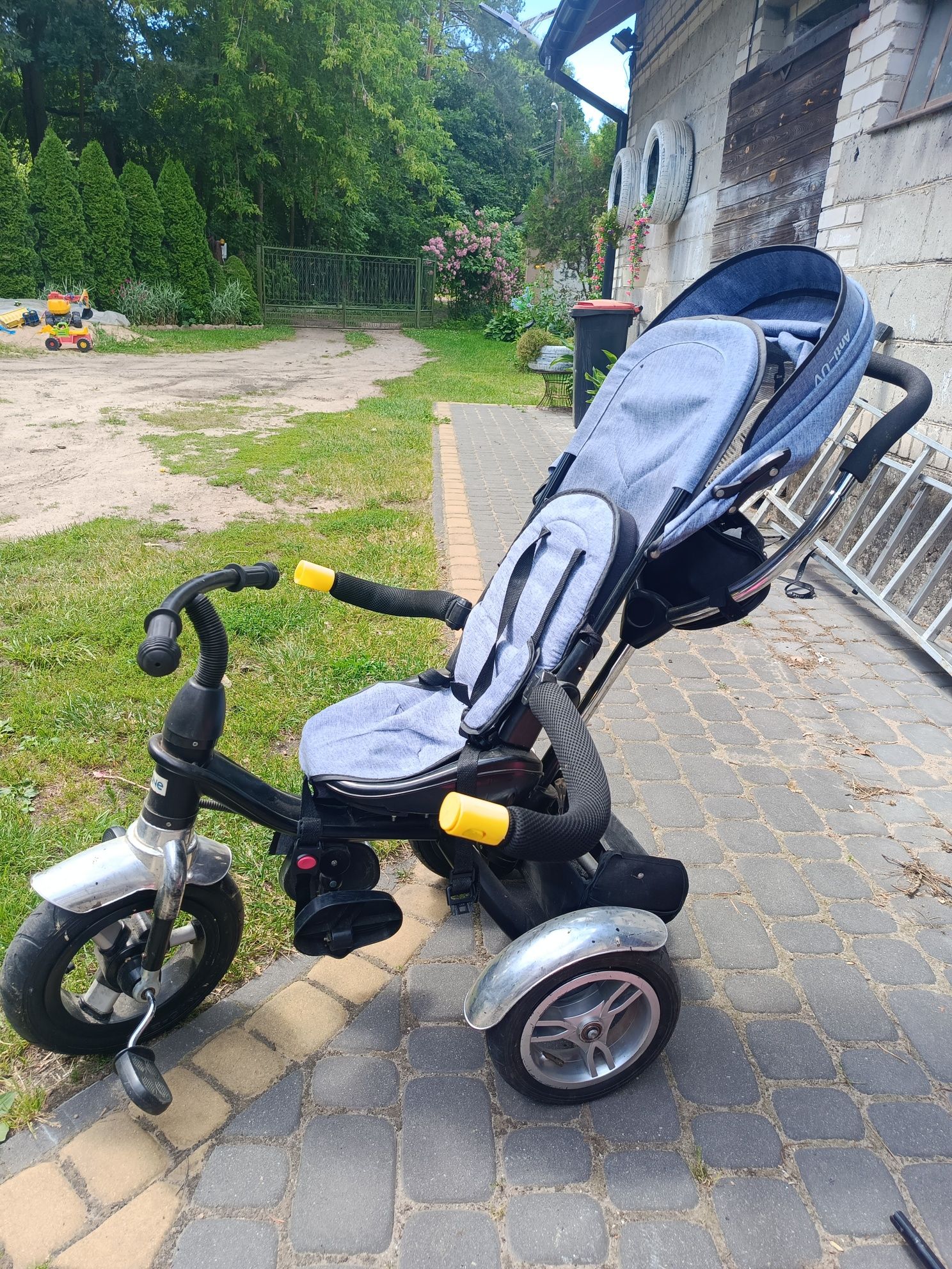 spacerowy wózek rowerek trójkołowy