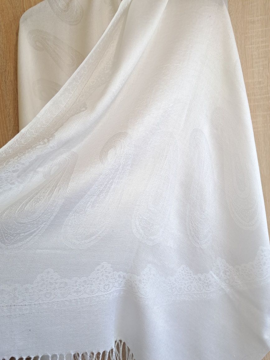 Pashmina duży biały szal frędzle