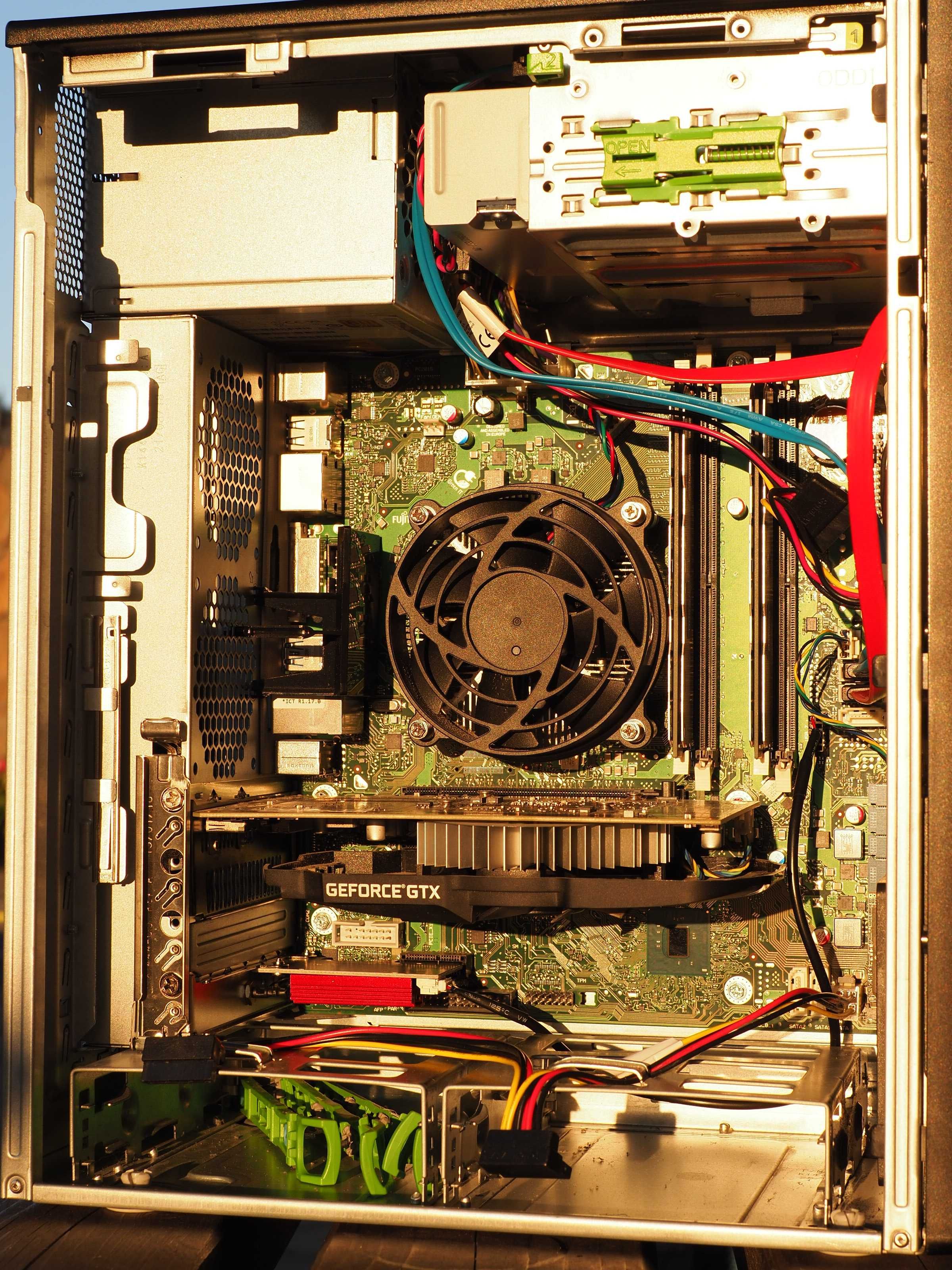 Komputer stacjonarny Fujitsu Esprimo P757 (i5 7400, GTX1650)